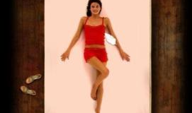 把美女绑起来挠痒痒,一场别开生面的美女互动游戏