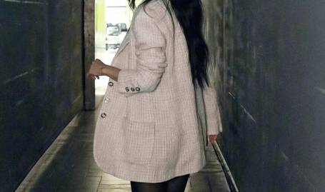 邓家佳爱情公寓小姨妈黑丝性感街拍！羊不点微密圈写真